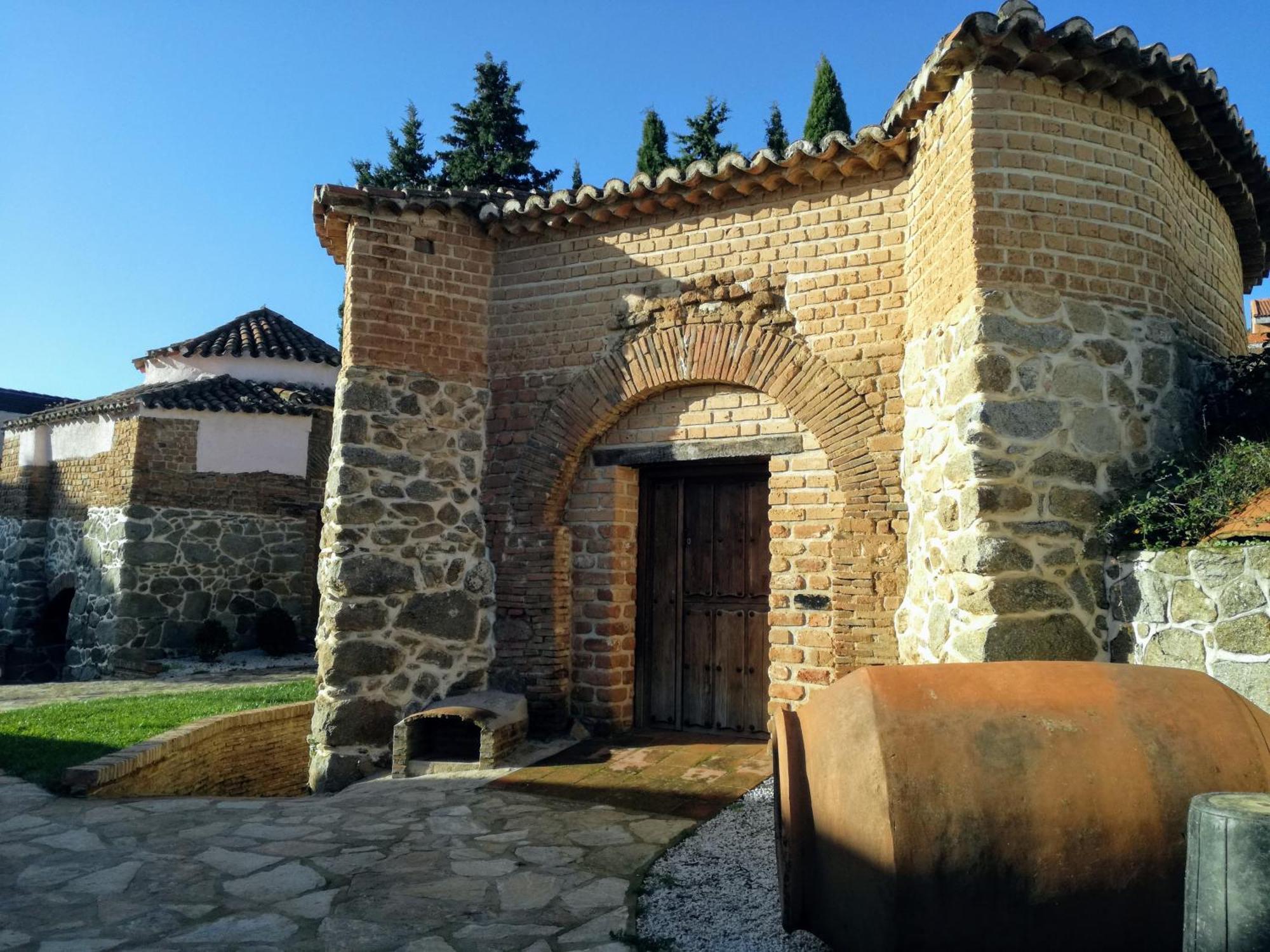 Ruralrut-El Tiemblo Wifi, Cabina De Hidromasaje, Aire Acondicionado Y A Pocos Metros De Zonas De Bano Naturales Esterno foto